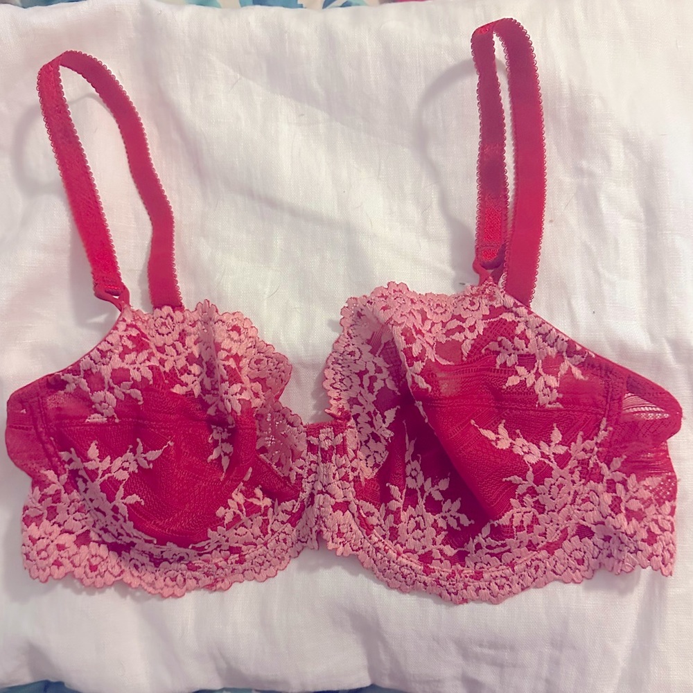 Wacoal red pink floral lace bra 36D